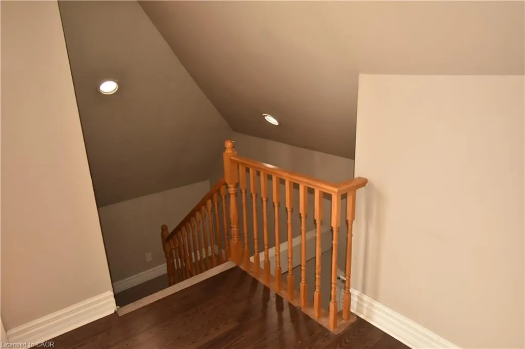 29 Melrose Avenue S, #1