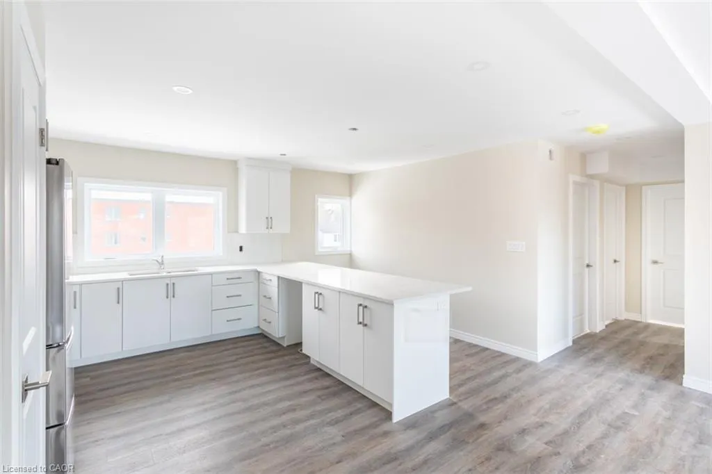 816 Concession Street, #3