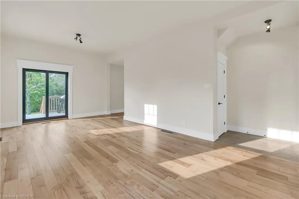 16 Hillcrest Street W