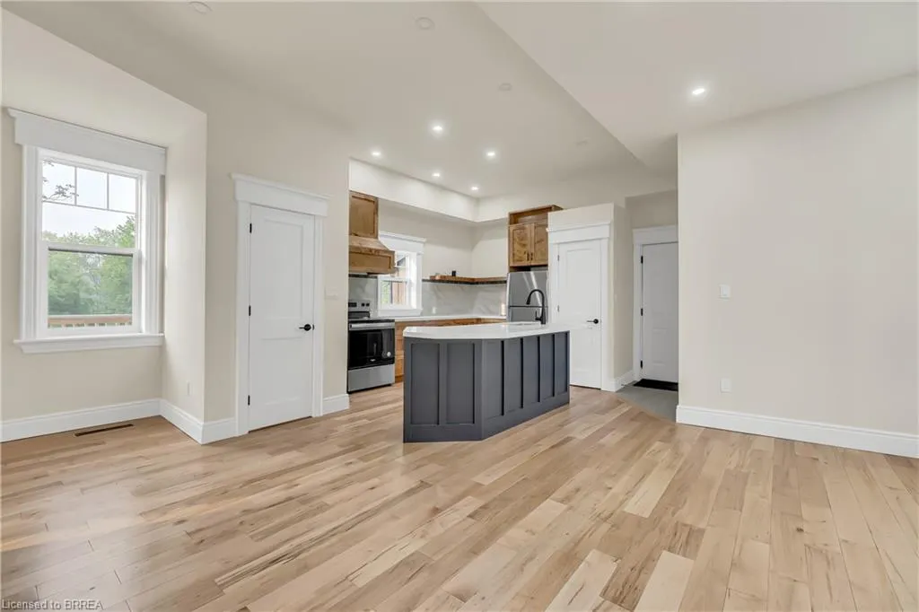 16 Hillcrest Street W