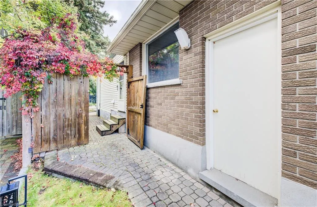 50 Champlain Crescent