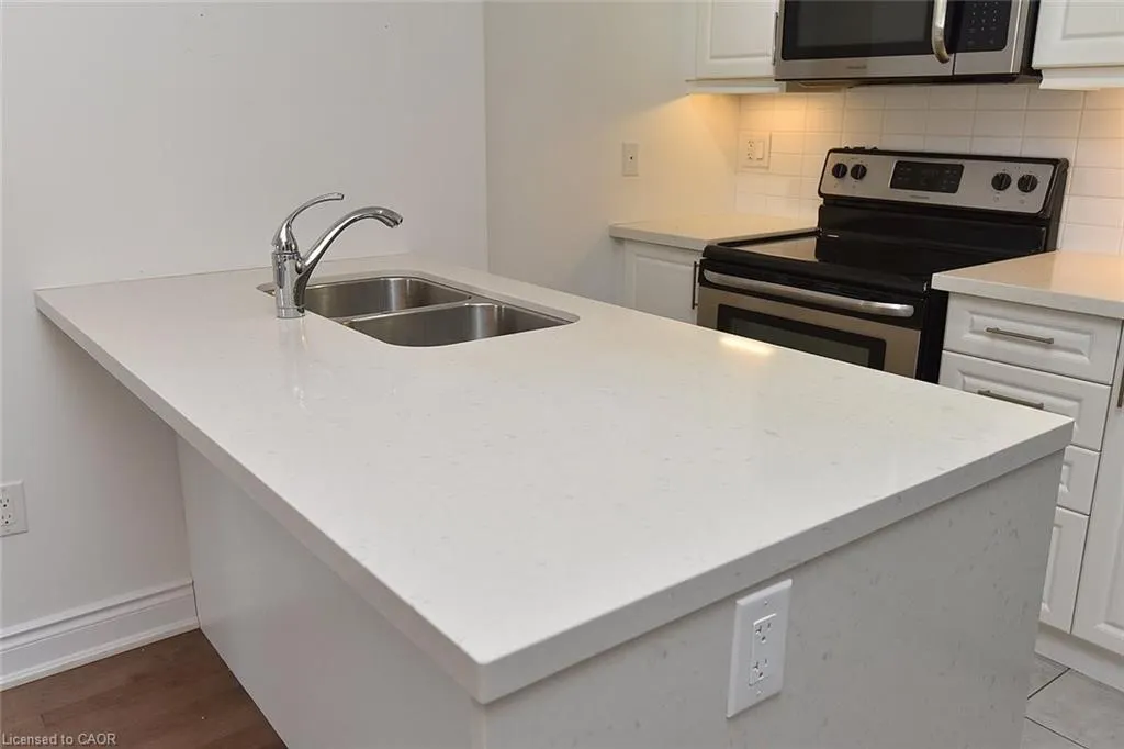 90 Charlton Avenue W, #604