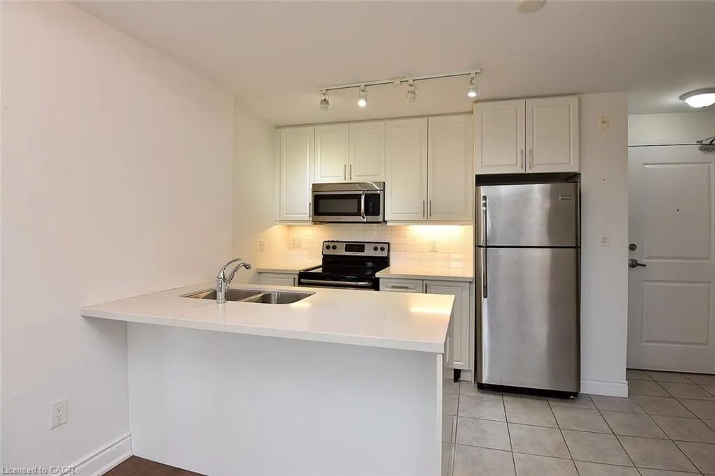 90 Charlton Avenue W, #604