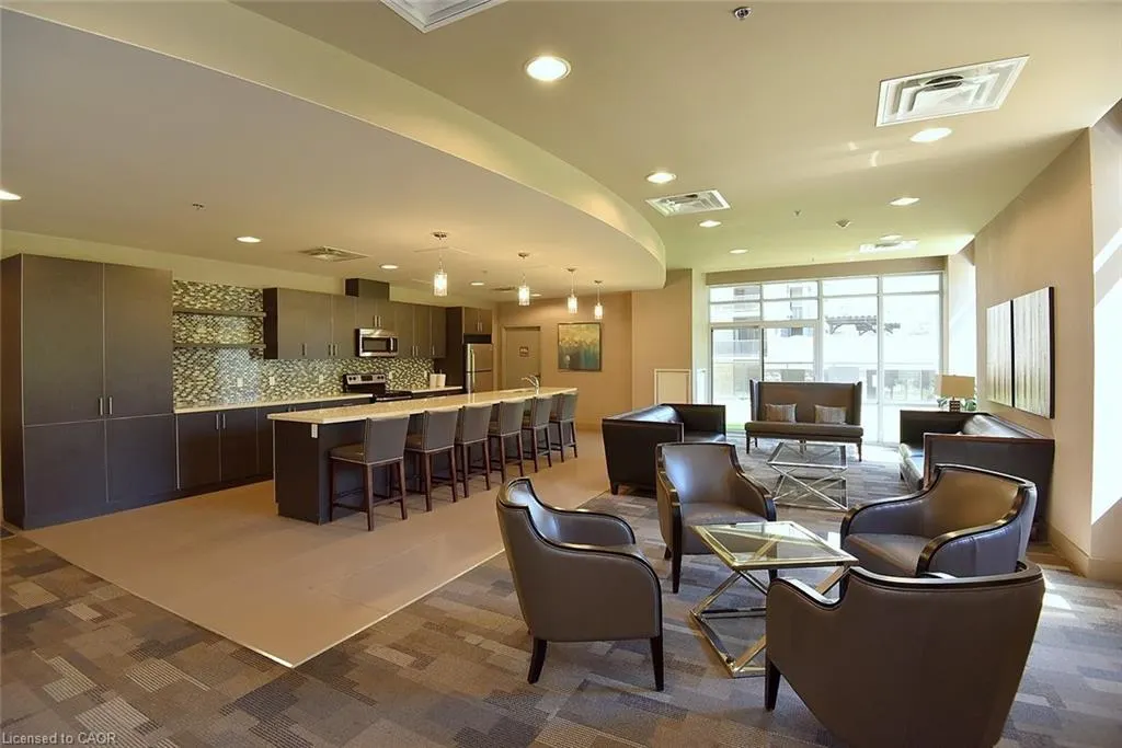 90 Charlton Avenue W, #604