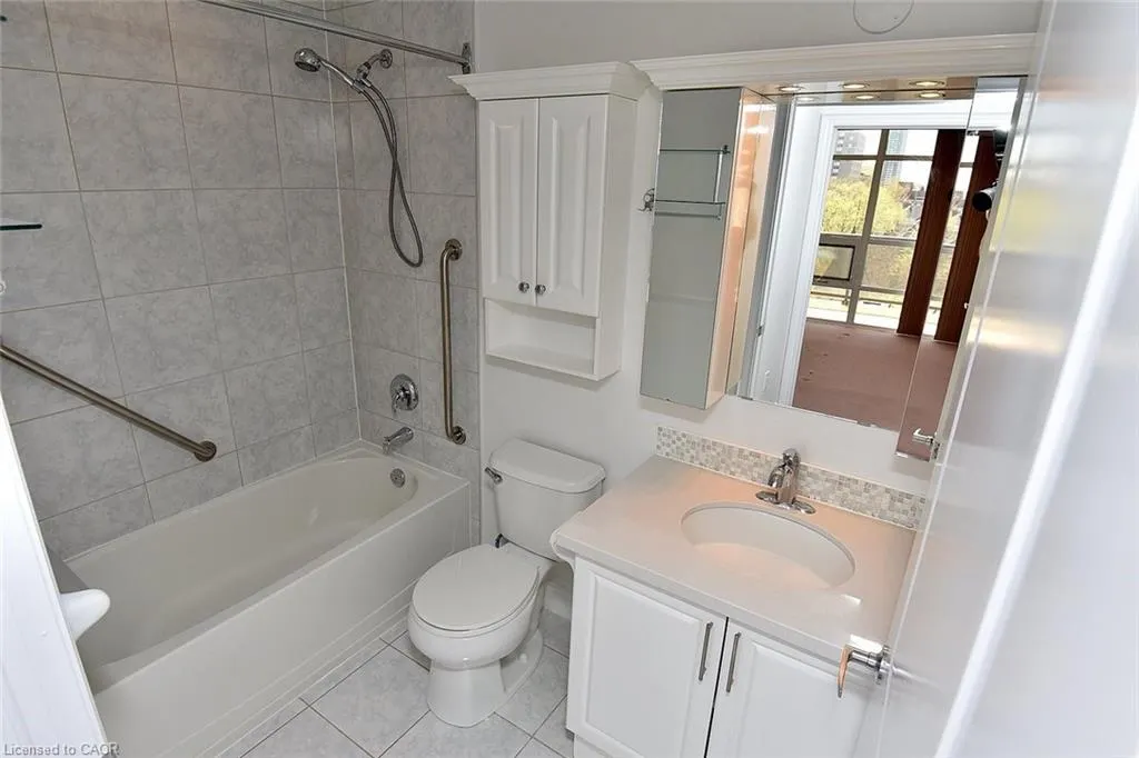 90 Charlton Avenue W, #604