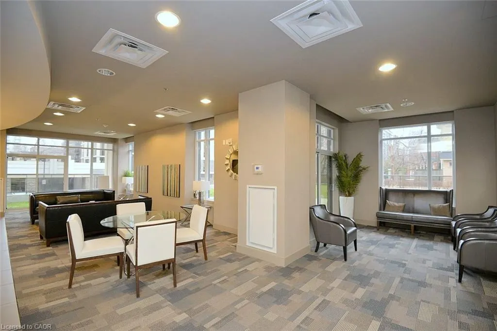 90 Charlton Avenue W, #604