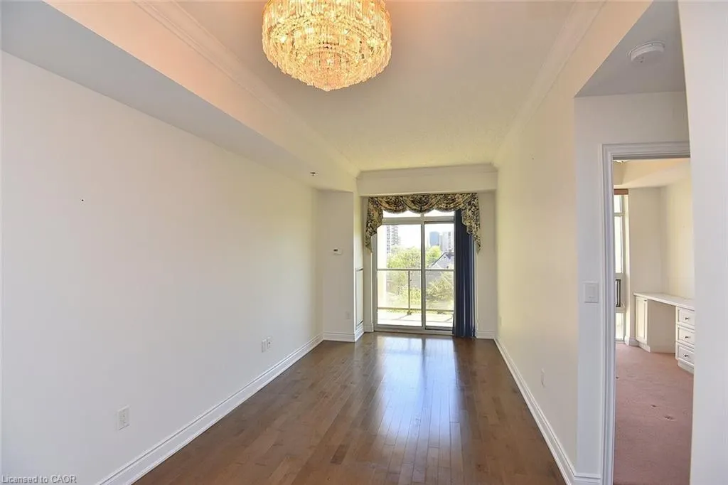 90 Charlton Avenue W, #604