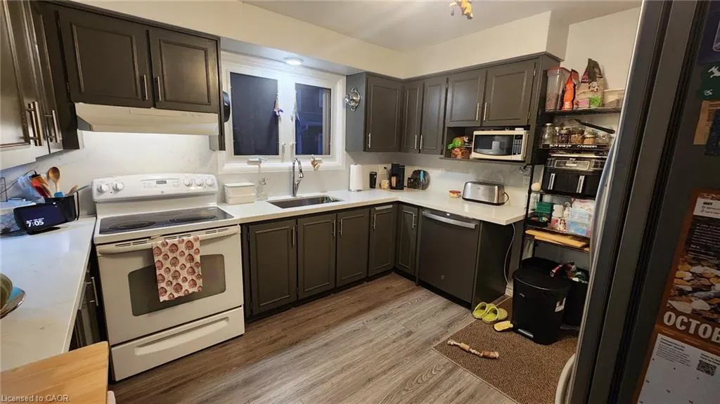 905 Upper Ottawa Street, ##Main