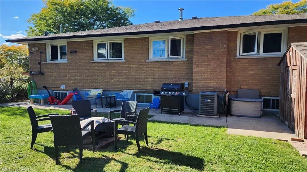 905 Upper Ottawa Street, ##Main