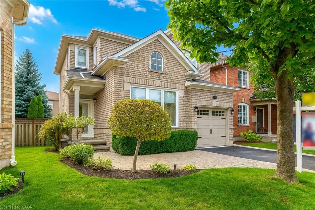 2270 Dunforest Crescent