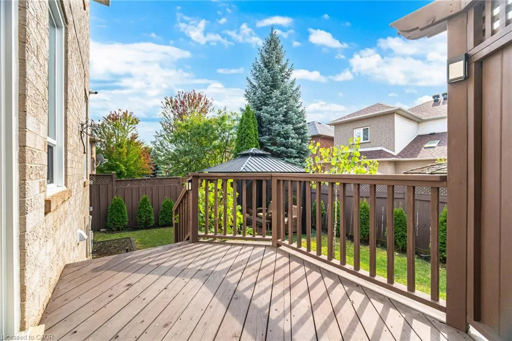 2270 Dunforest Crescent