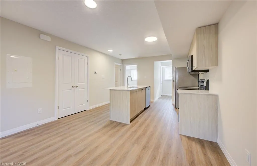 410 Northfield Drive W, #D8