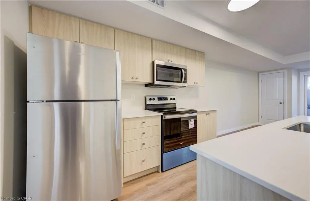 410 Northfield Drive W, #D8