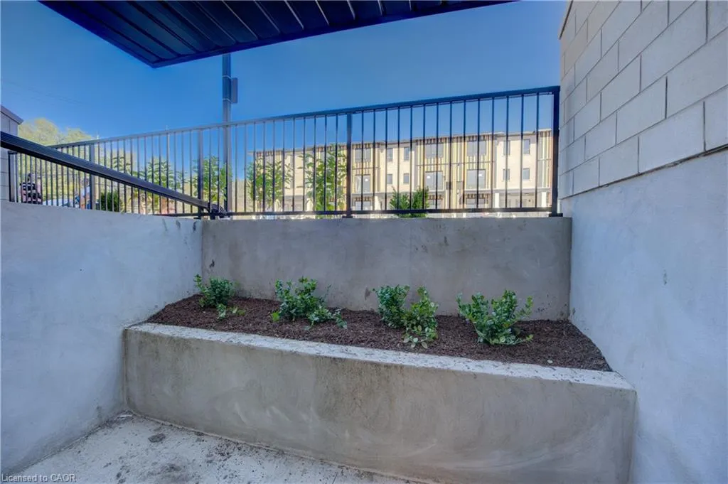 410 Northfield Drive W, #D8