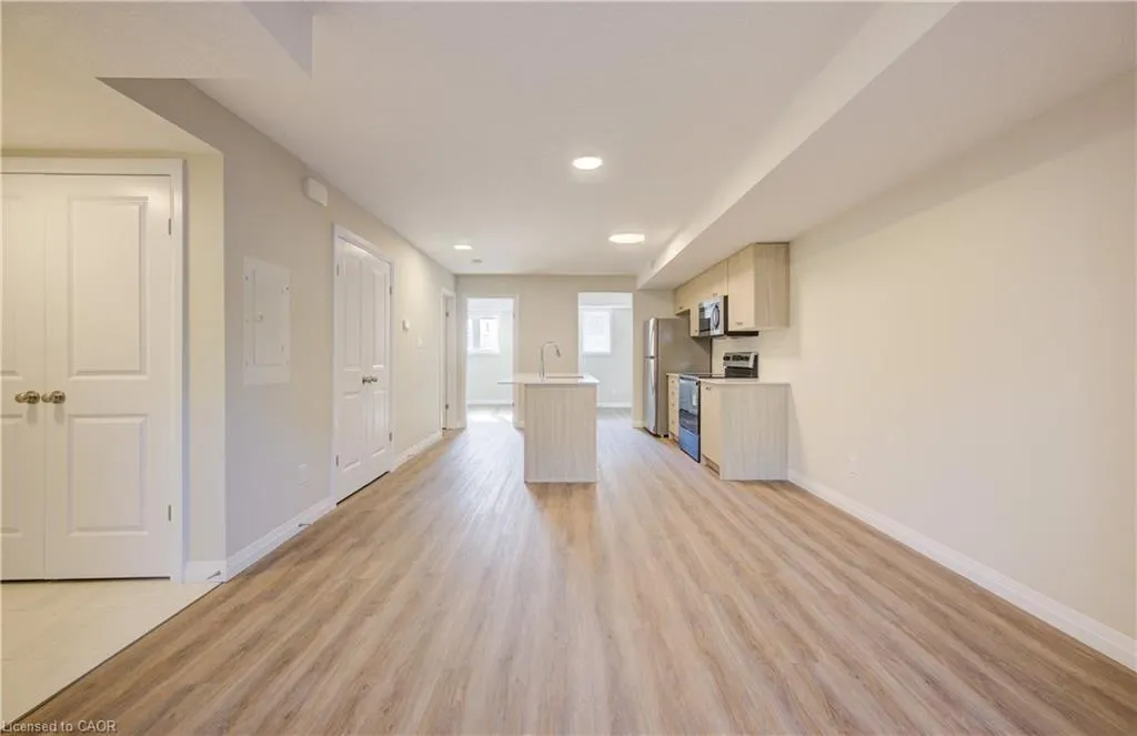410 Northfield Drive W, #D8