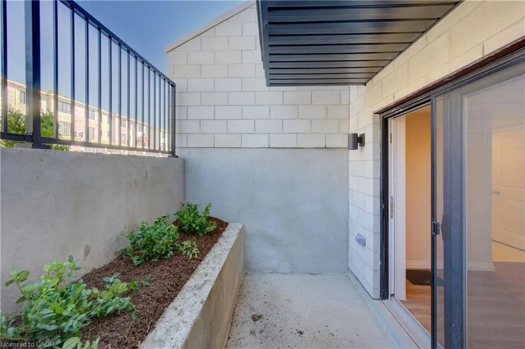 410 Northfield Drive W, #D8