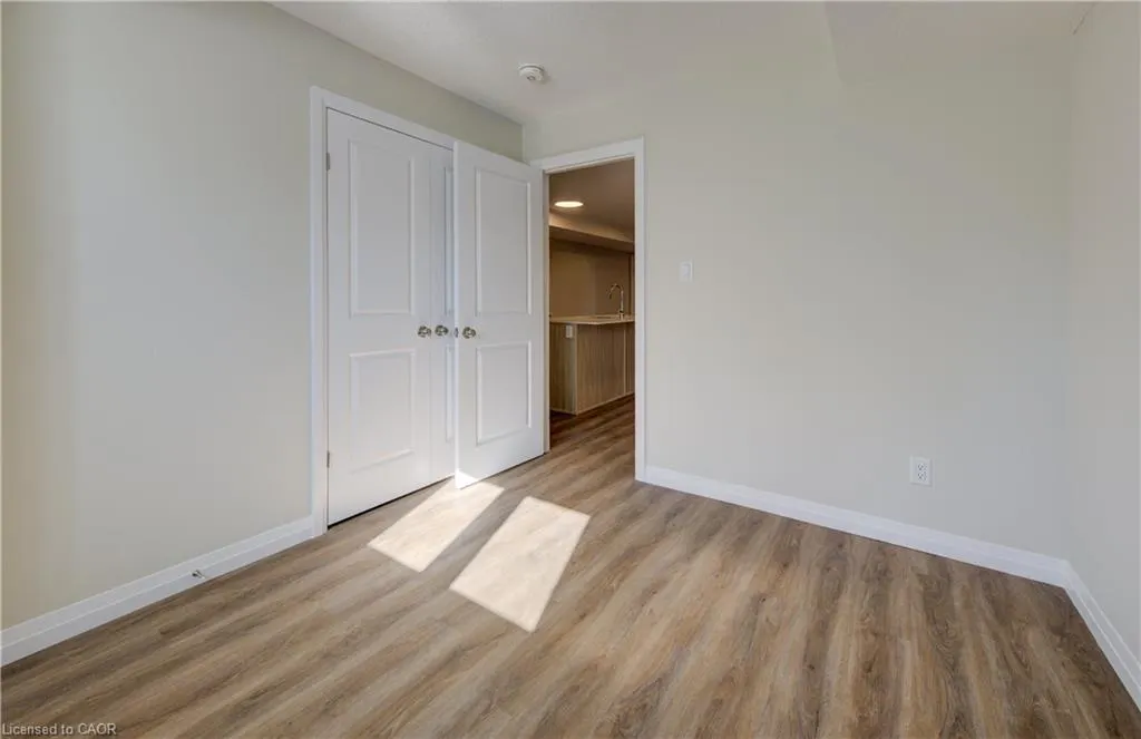 410 Northfield Drive W, #D8