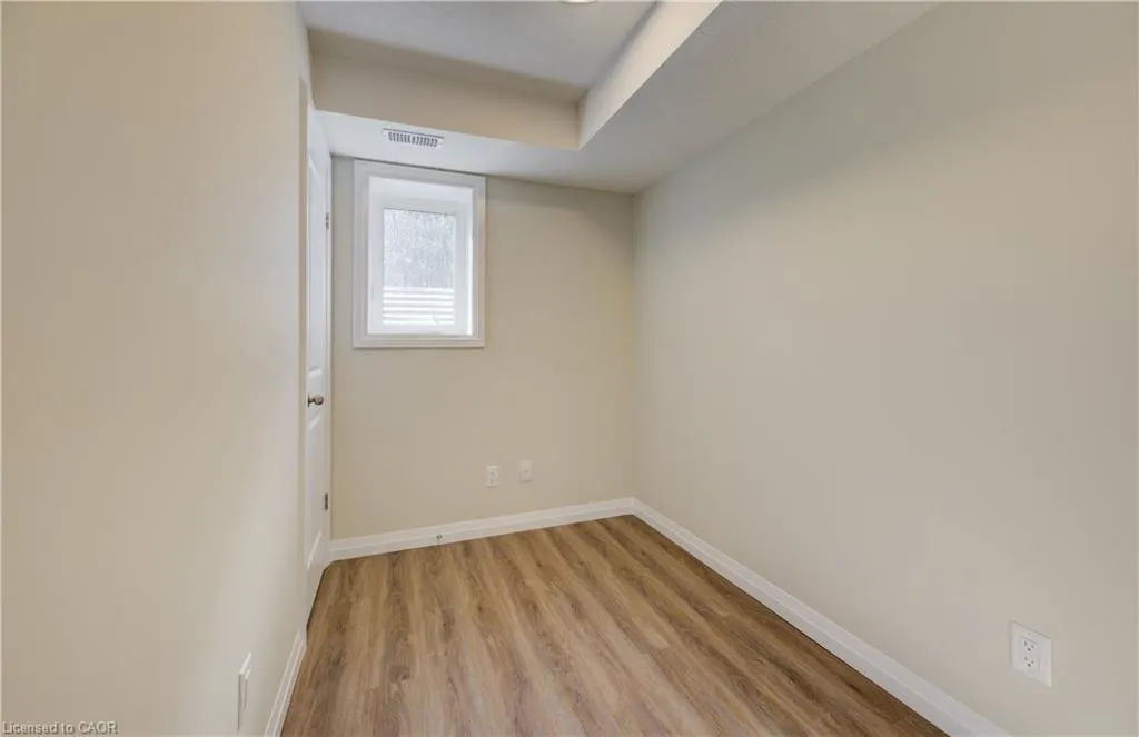 410 Northfield Drive W, #D8