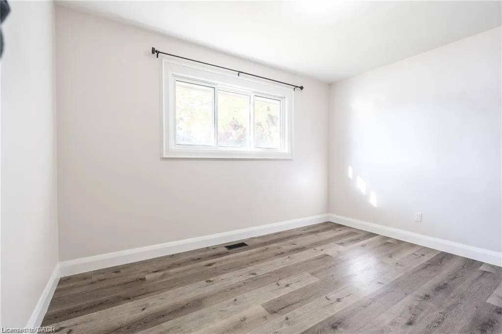 92 South Bend Road W, #Upper