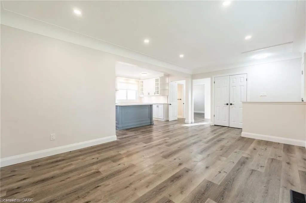 92 South Bend Road W, #Upper