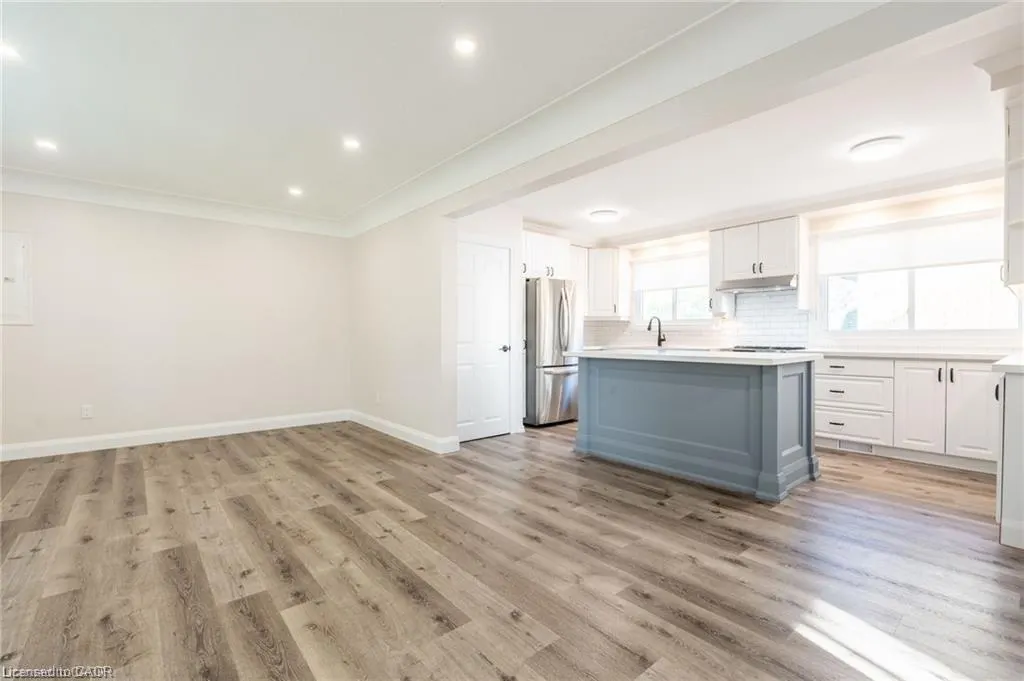92 South Bend Road W, #Upper
