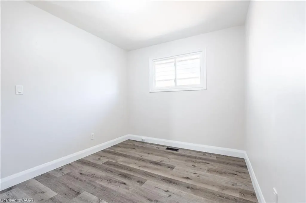 92 South Bend Road W, #Upper