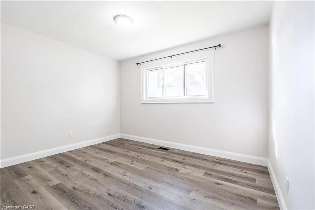92 South Bend Road W, #Upper