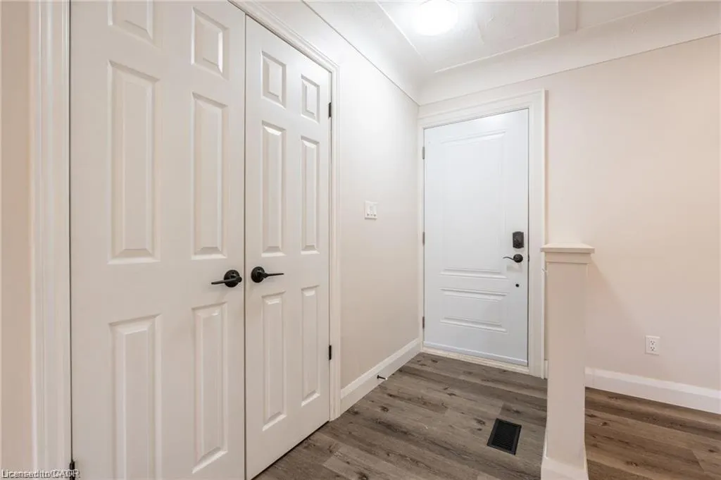 92 South Bend Road W, #Upper