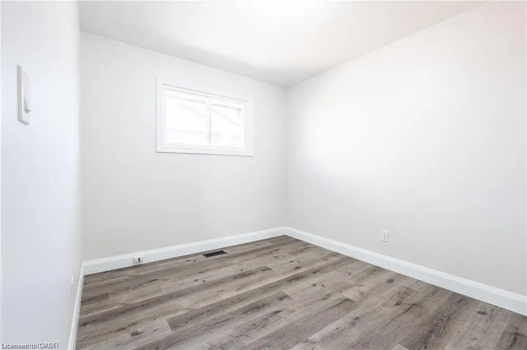92 South Bend Road W, #Upper