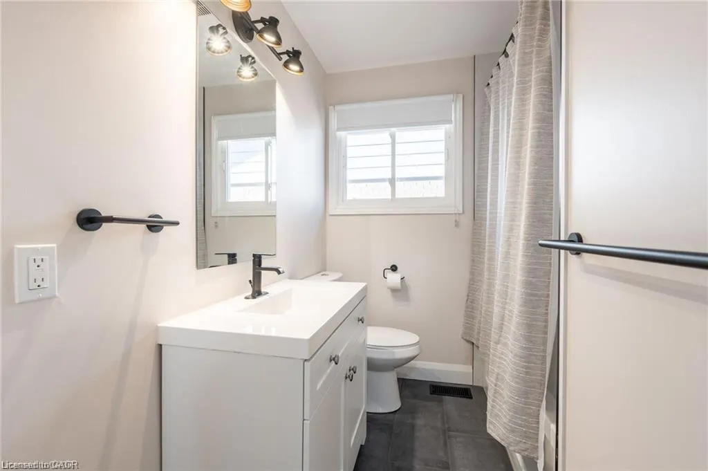 92 South Bend Road W, #Upper