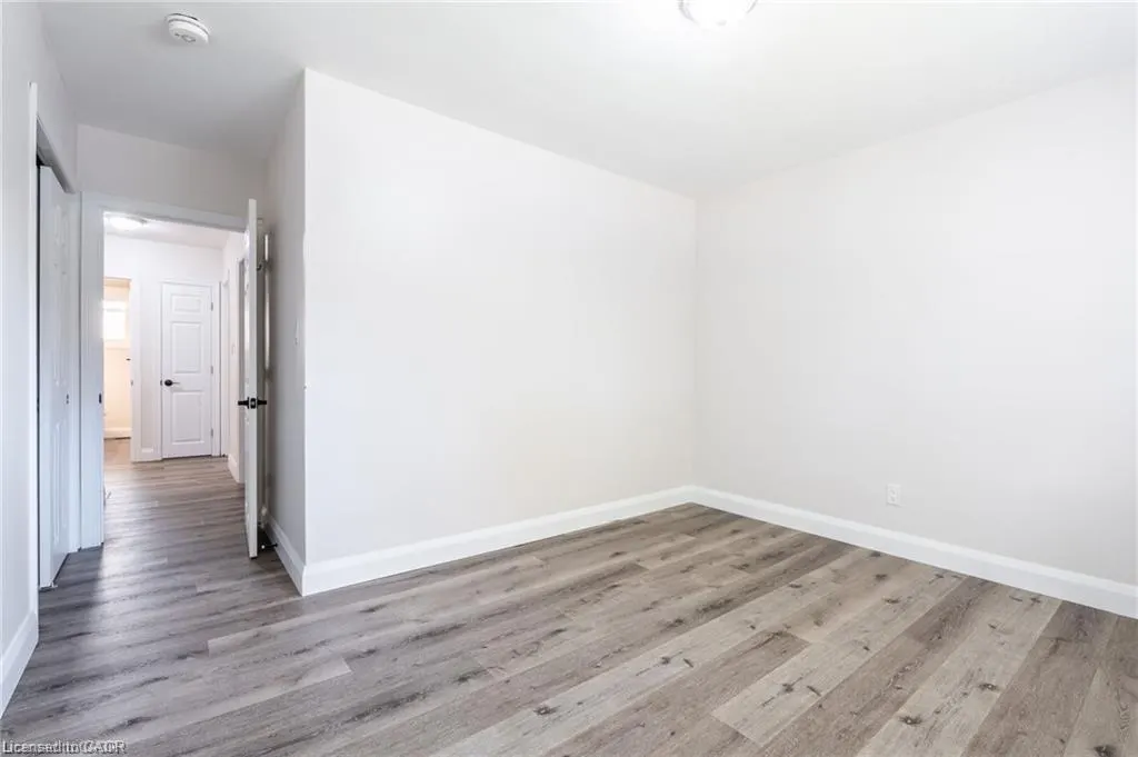 92 South Bend Road W, #Upper