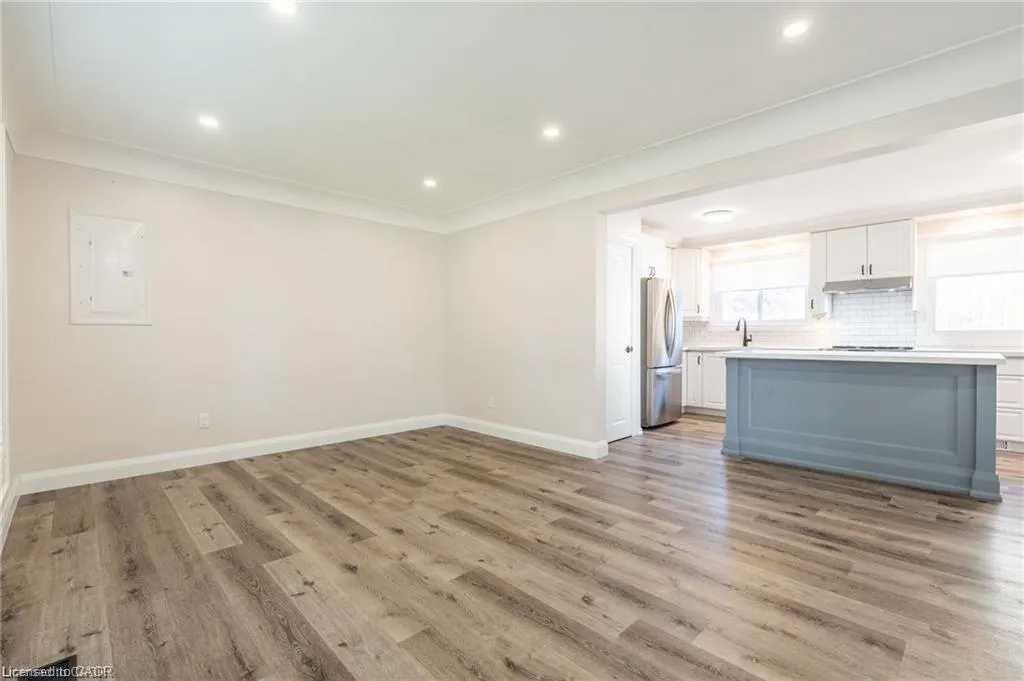 92 South Bend Road W, #Upper