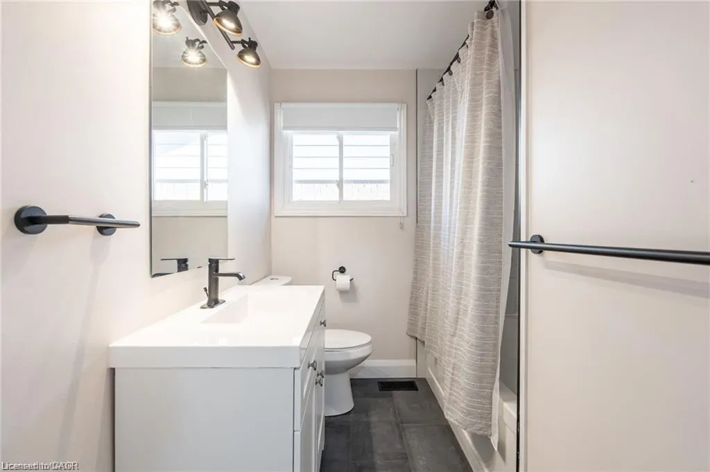 92 South Bend Road W, #Upper