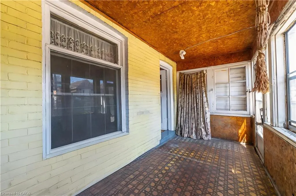 35 Sherman Avenue N