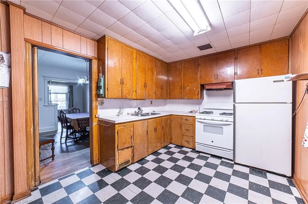 35 Sherman Avenue N