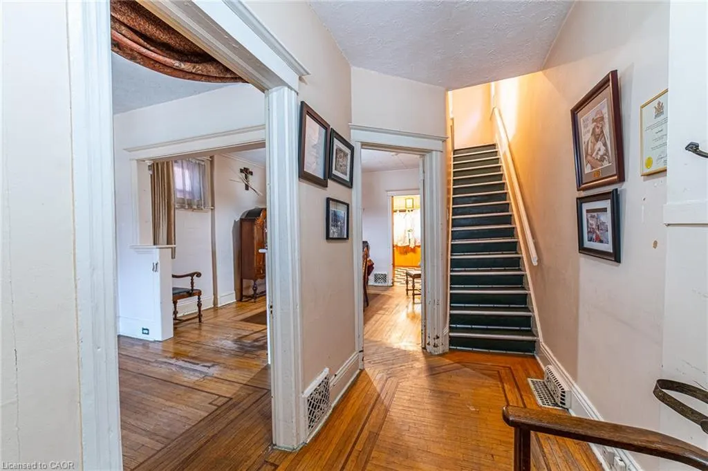 35 Sherman Avenue N