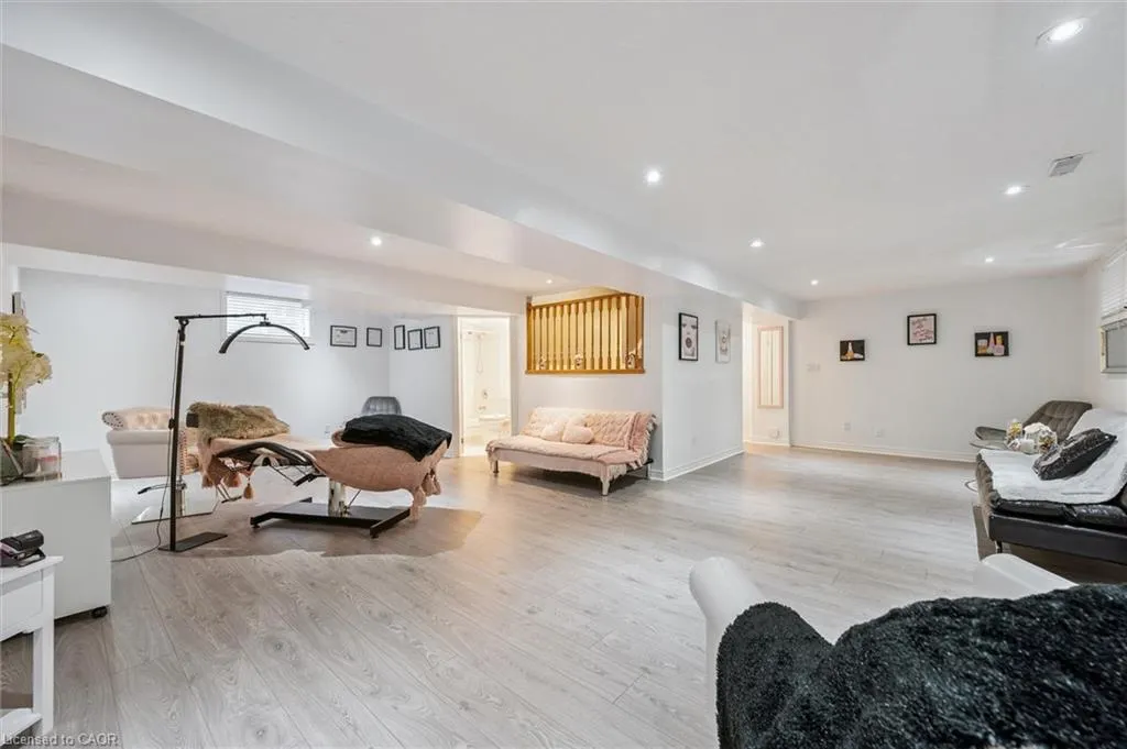 110 Queen Charlotte Crescent