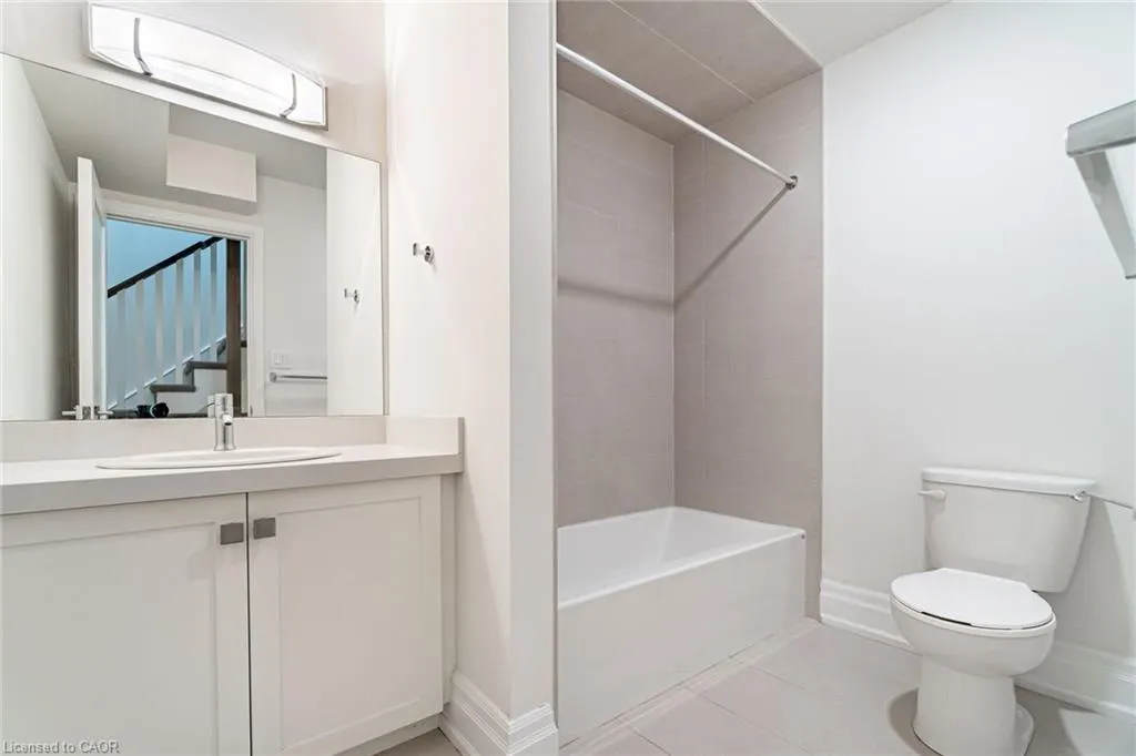 760 Lakeshore Road E, #202