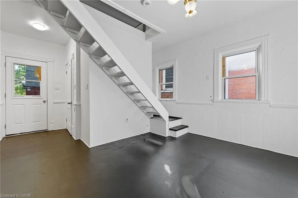 8 Tasker Street