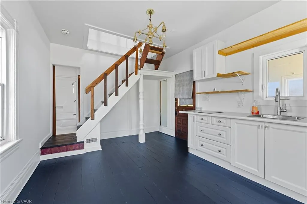 8 Tasker Street