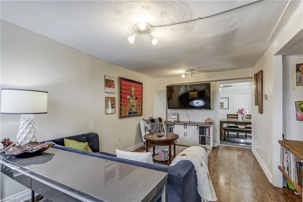 201 Barton Street W