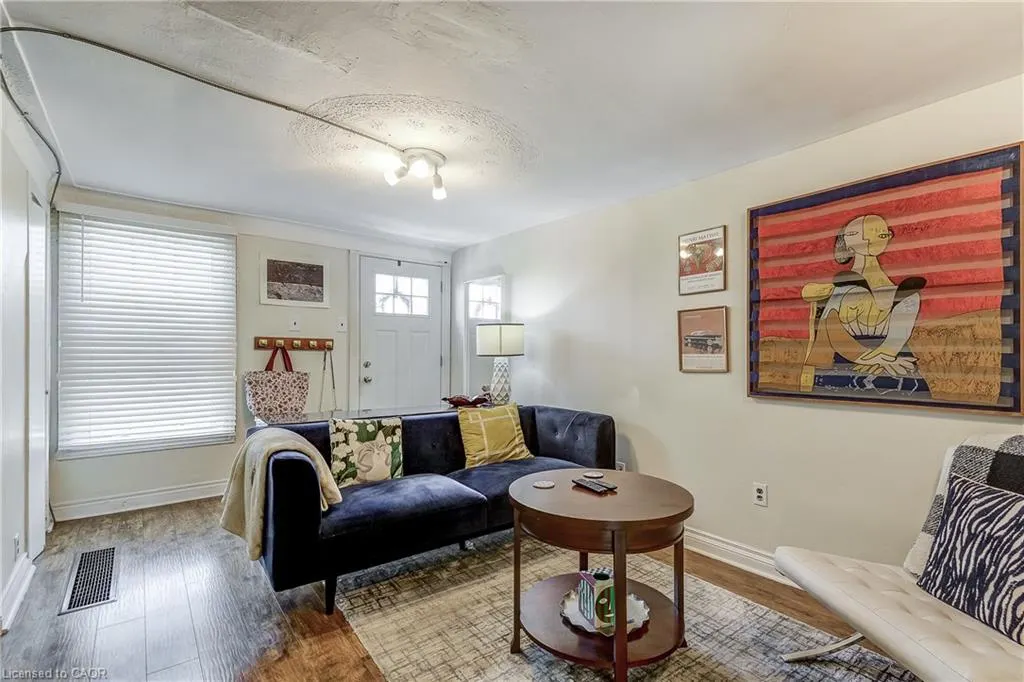201 Barton Street W