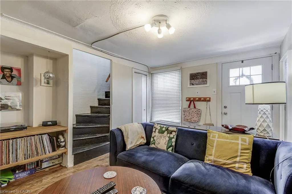 201 Barton Street W