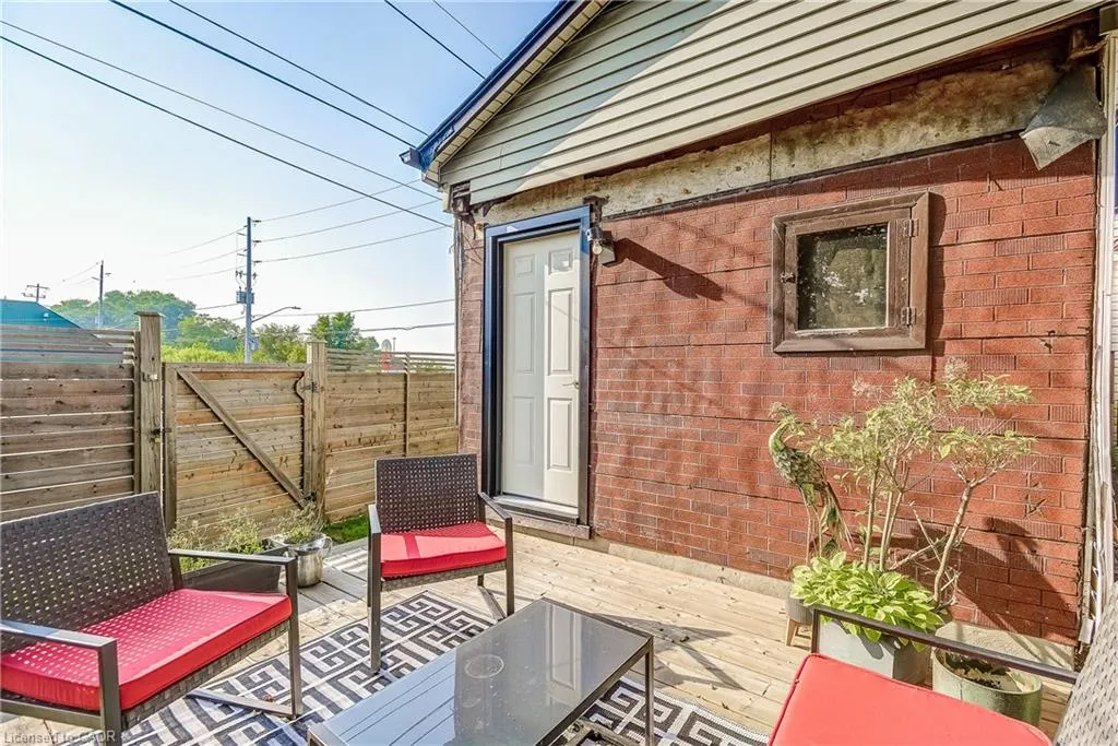 201 Barton Street W