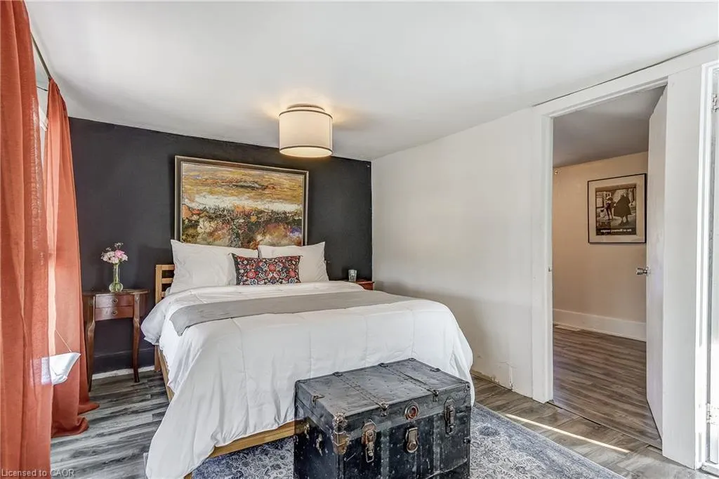 201 Barton Street W