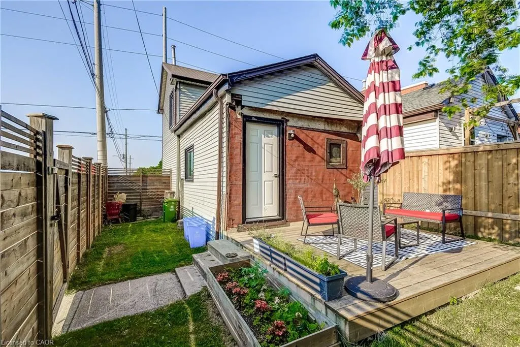 201 Barton Street W
