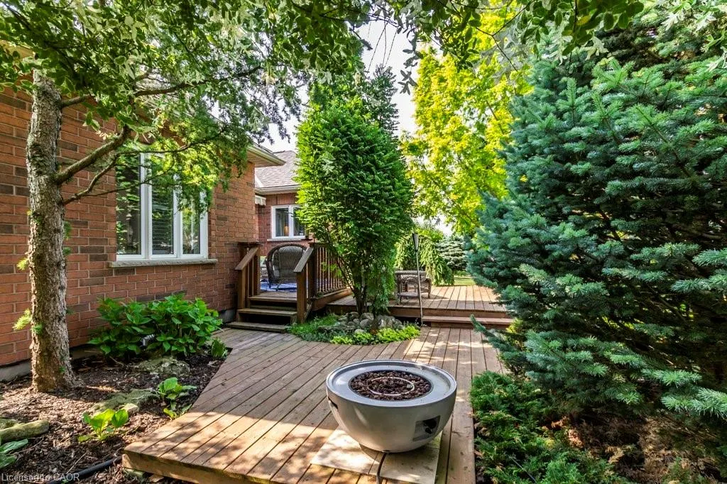 747 Garden Court Crescent
