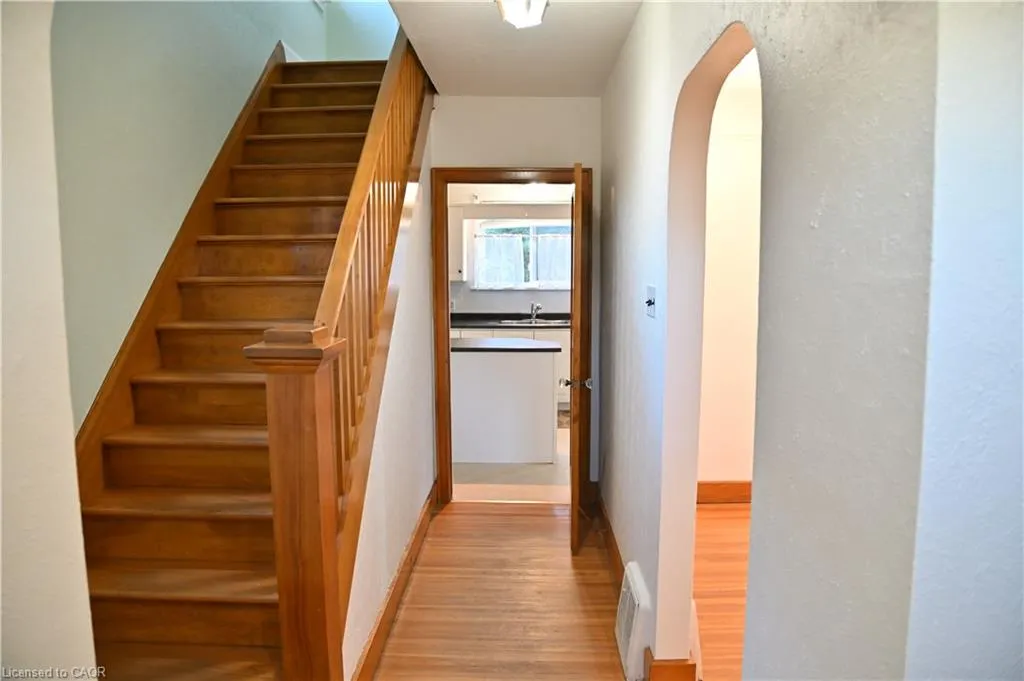 185 Highland Road W