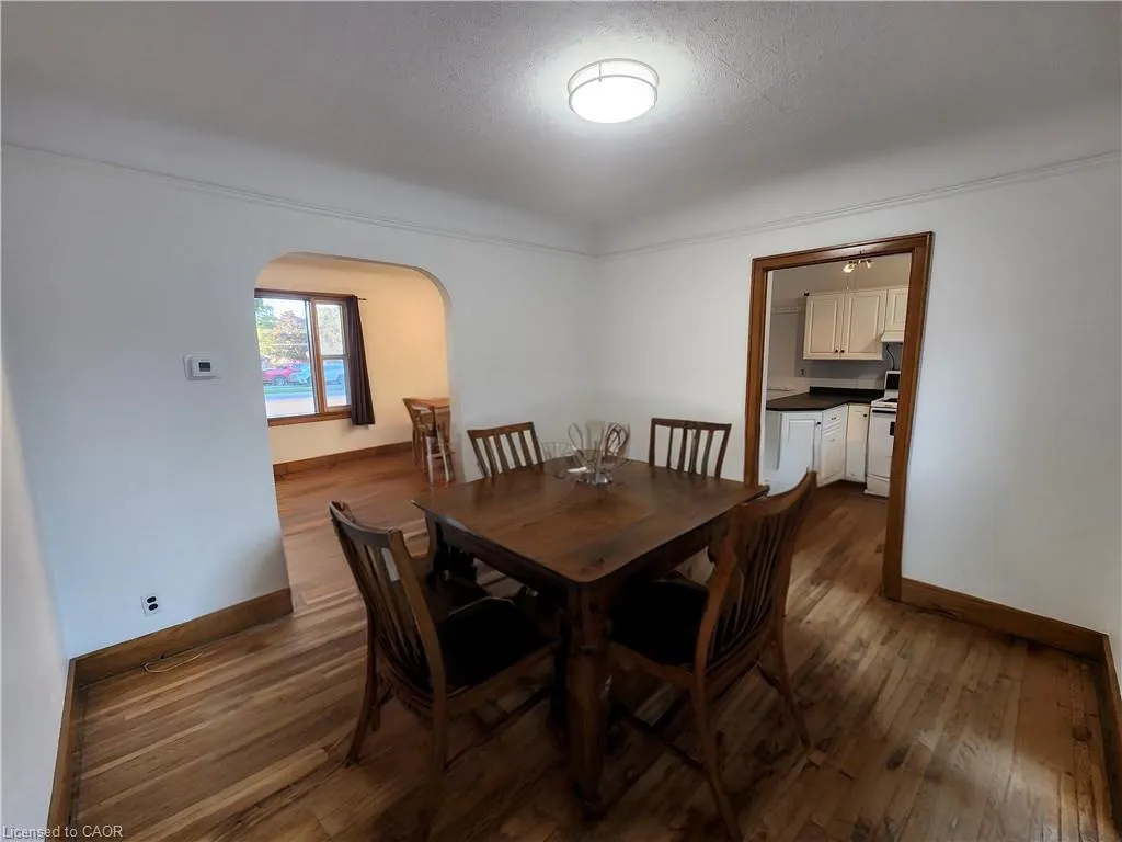 185 Highland Road W