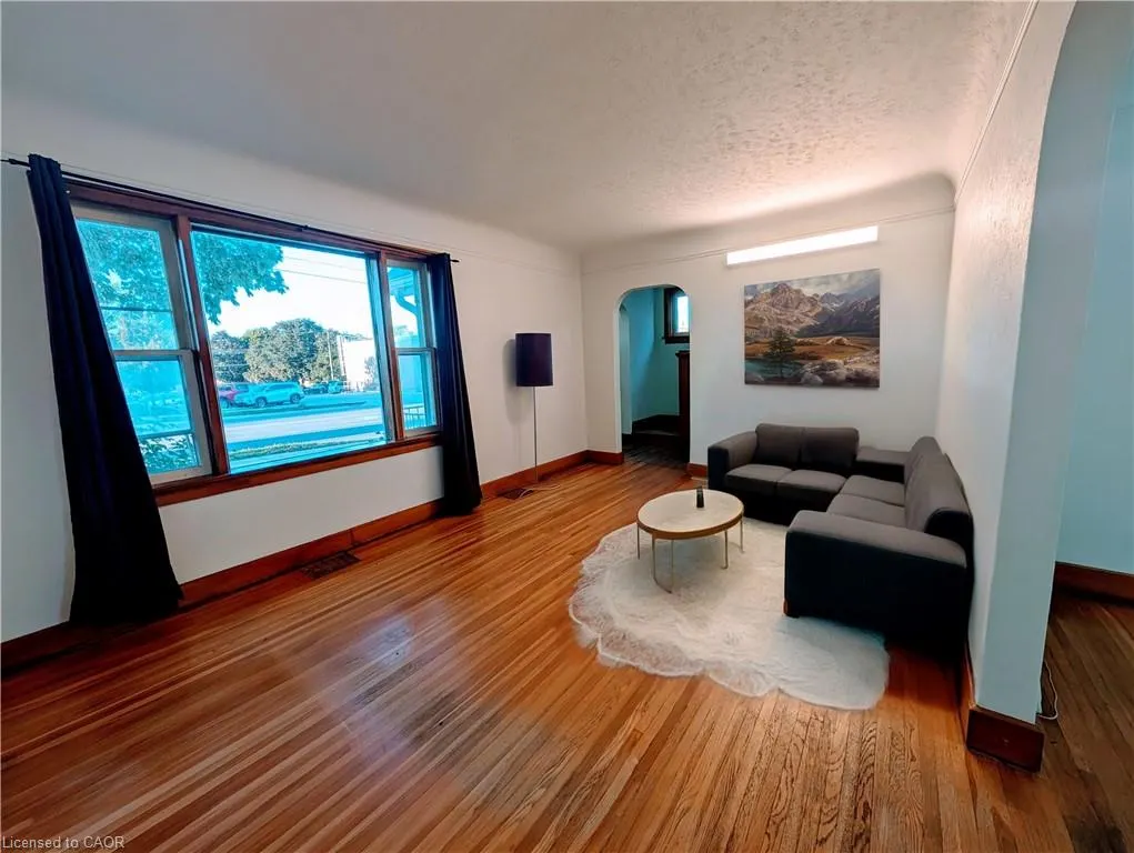 185 Highland Road W